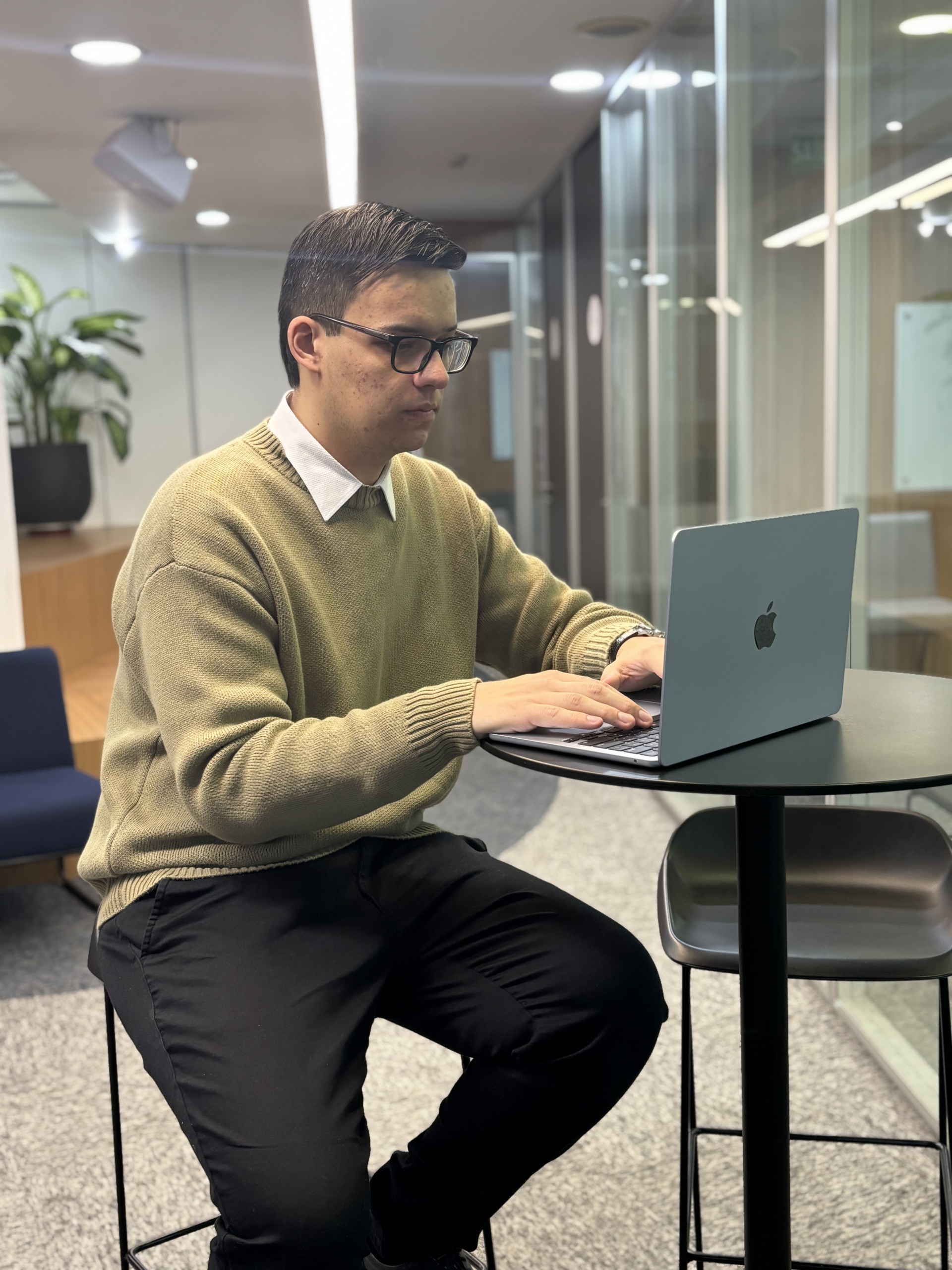 Gustavo Symonek, advogado, pronto para atender
